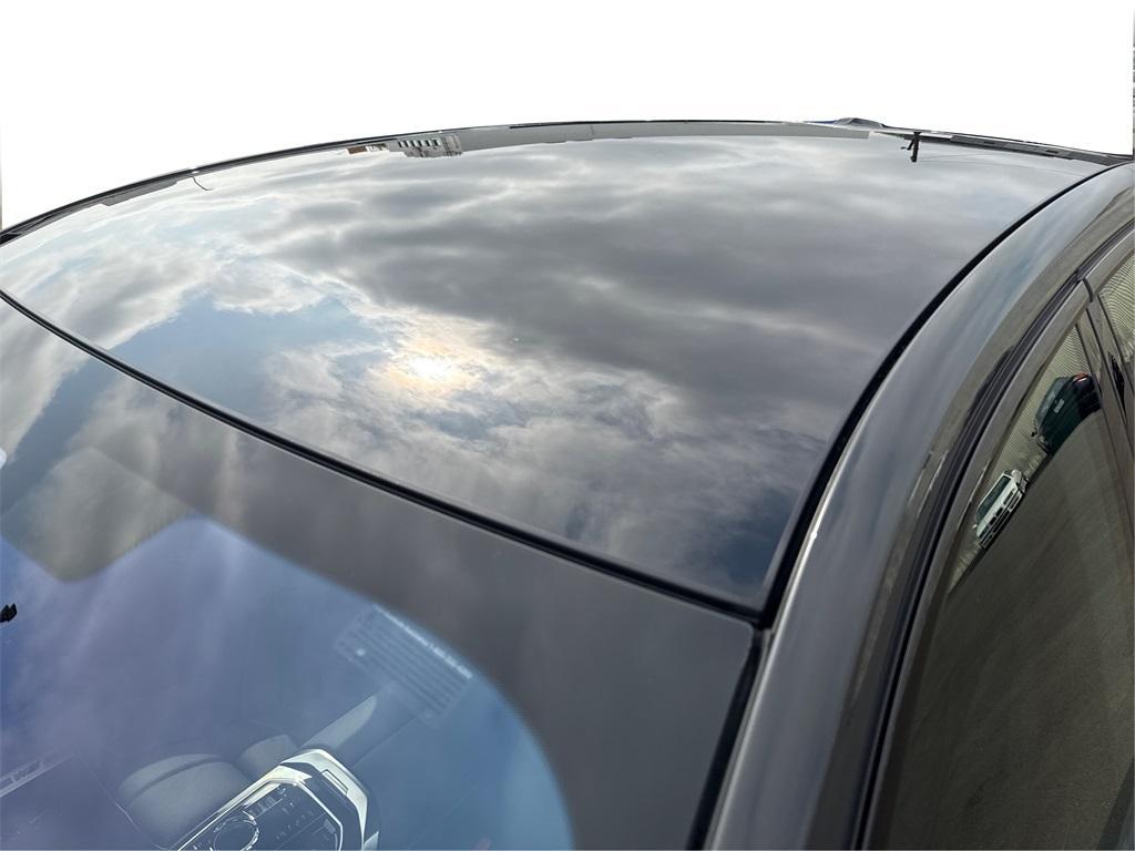 new 2025 BMW 760 car, priced at $147,925