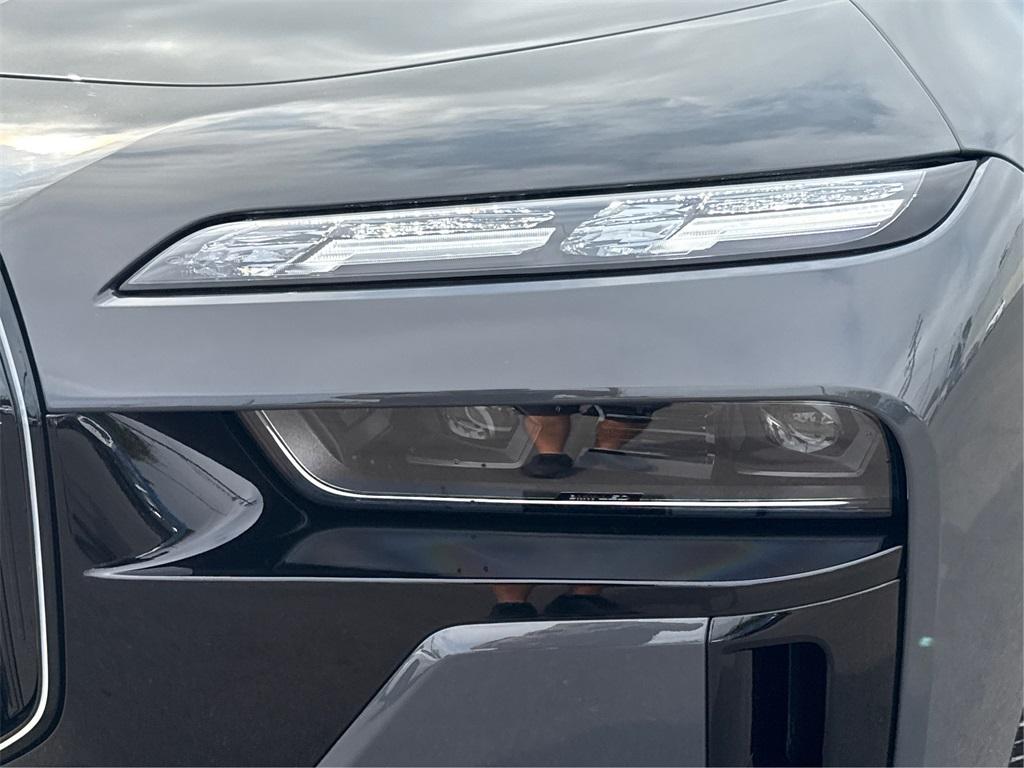 new 2025 BMW 760 car, priced at $147,925