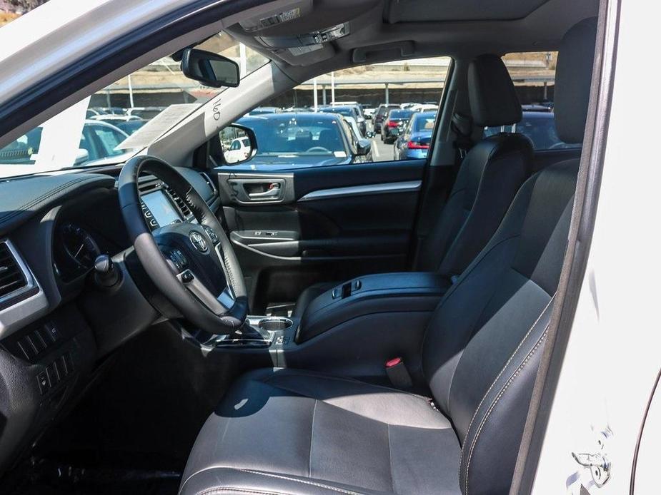 used 2015 Toyota Highlander car, priced at $14,995