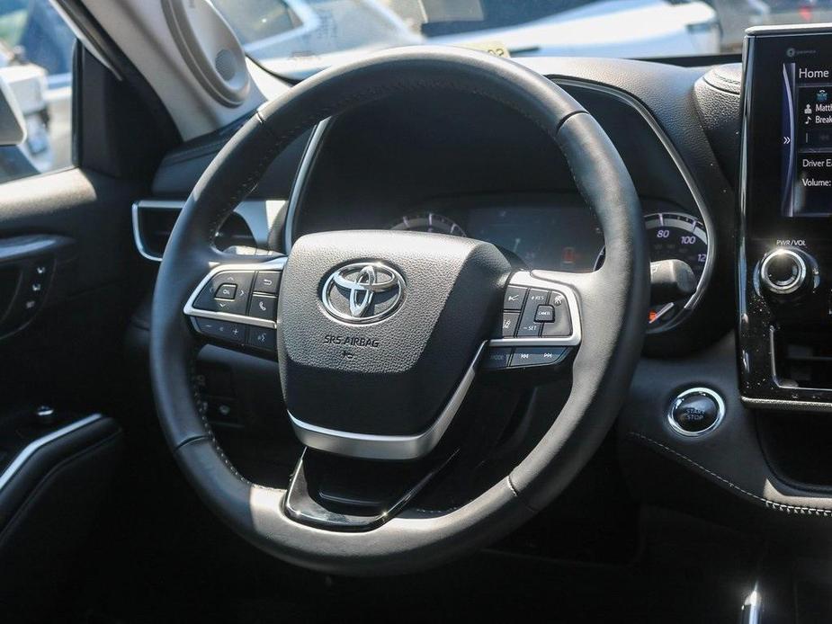 used 2022 Toyota Highlander car, priced at $39,895