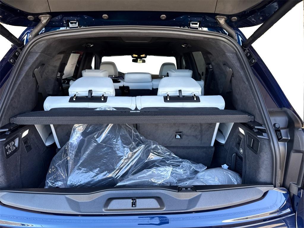 new 2026 BMW X7 car, priced at $95,375