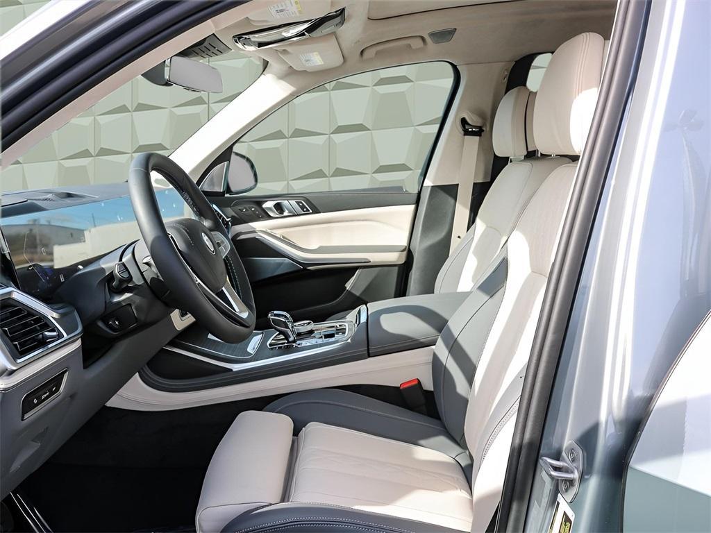 new 2025 BMW X7 car, priced at $159,145