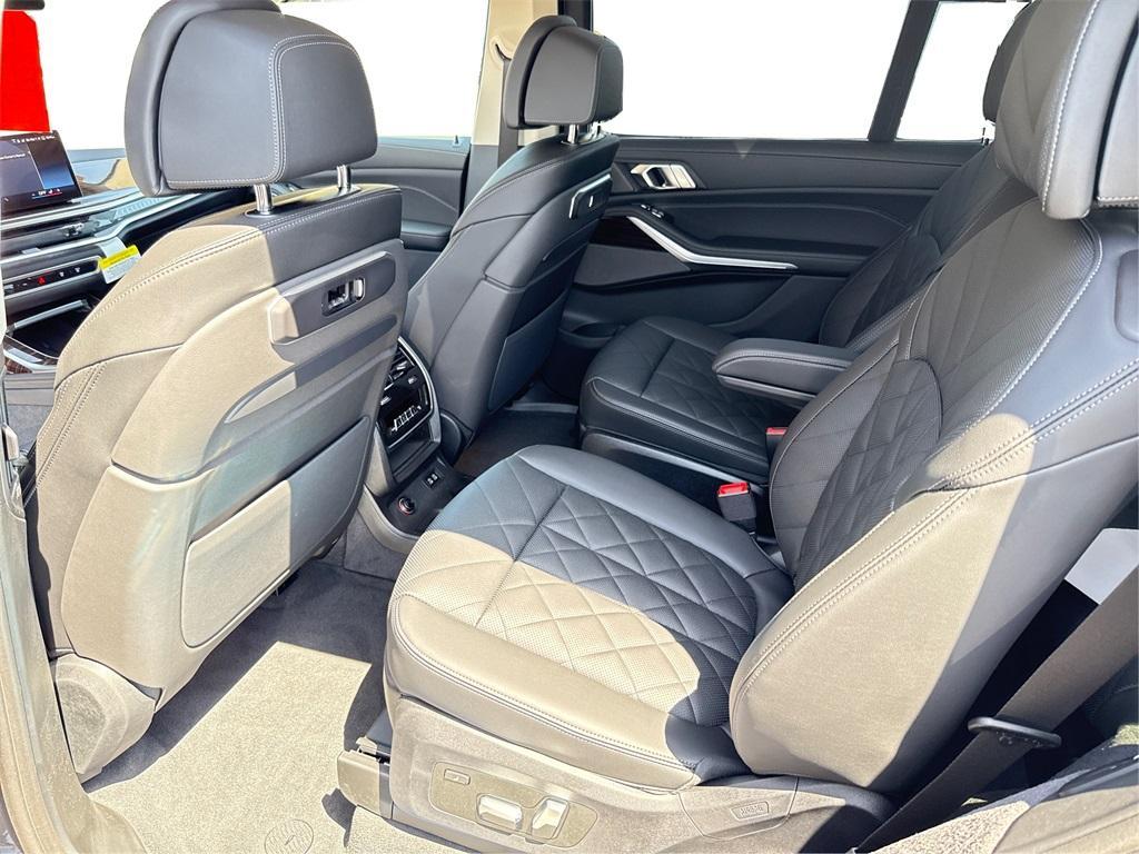 new 2025 BMW X7 car, priced at $90,250