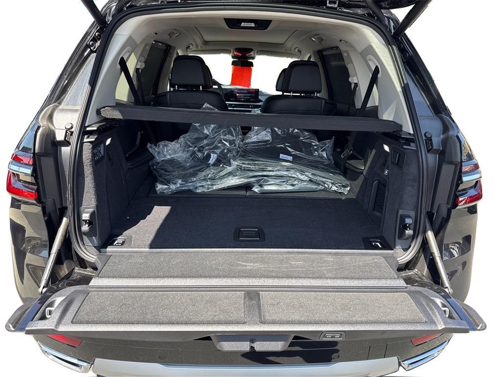 new 2025 BMW X7 car, priced at $90,250
