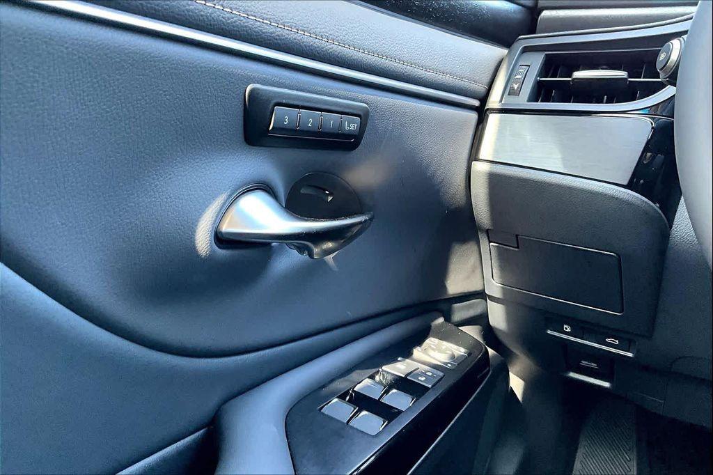 new 2025 Lexus ES 350 car, priced at $50,709