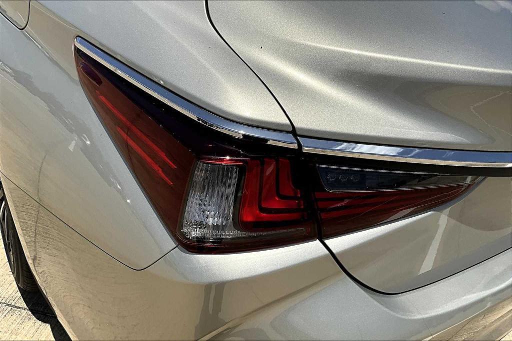 new 2025 Lexus ES 350 car, priced at $49,179