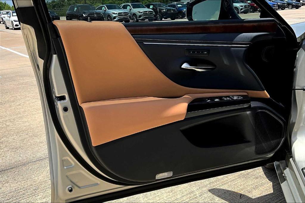 new 2025 Lexus ES 350 car, priced at $49,179