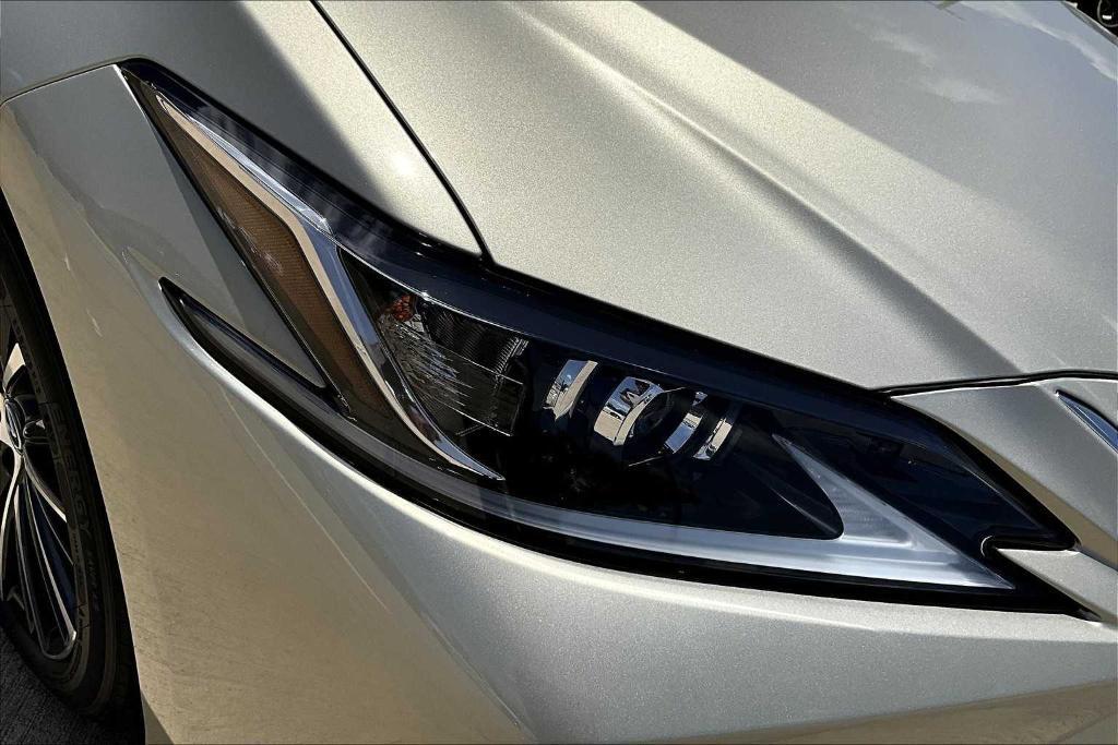 new 2025 Lexus ES 350 car, priced at $49,179
