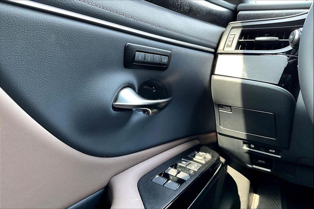new 2025 Lexus ES 350 car, priced at $50,290