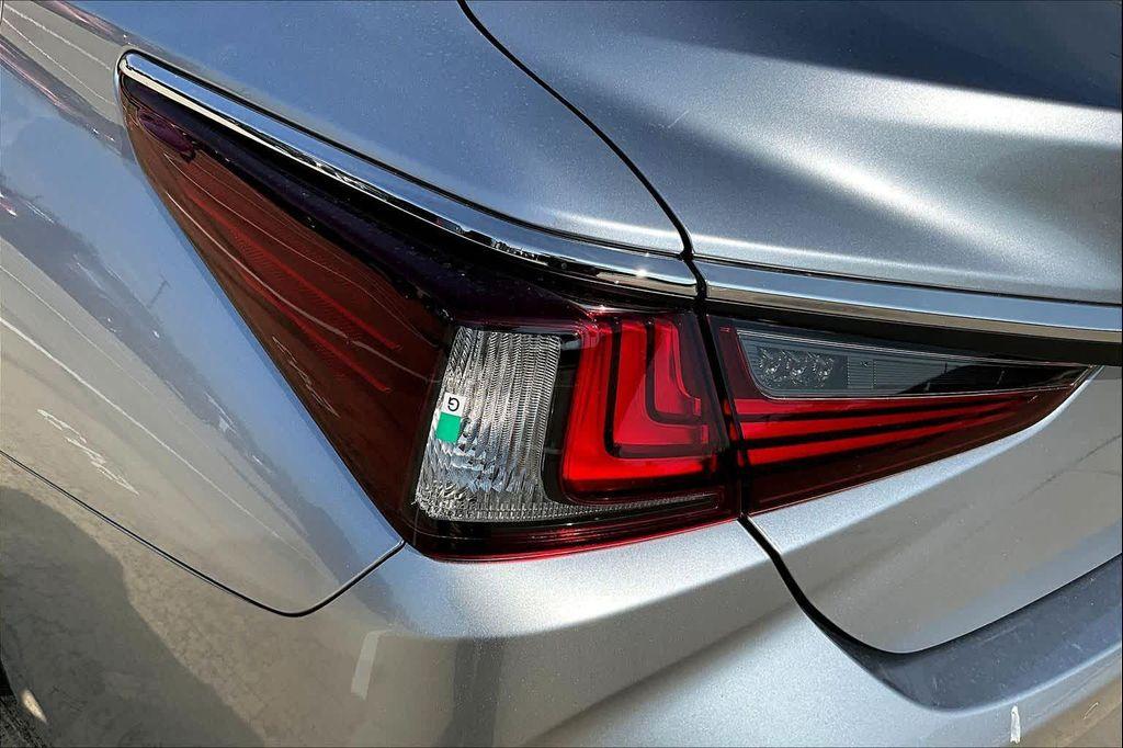 new 2025 Lexus ES 350 car, priced at $50,290