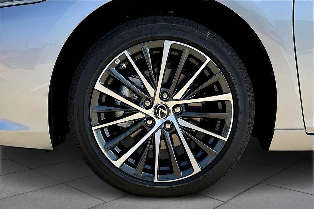 new 2025 Lexus ES 350 car, priced at $50,290