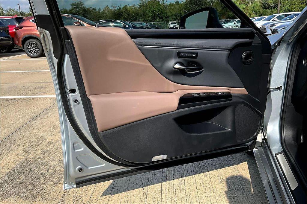 new 2025 Lexus ES 350 car, priced at $50,290