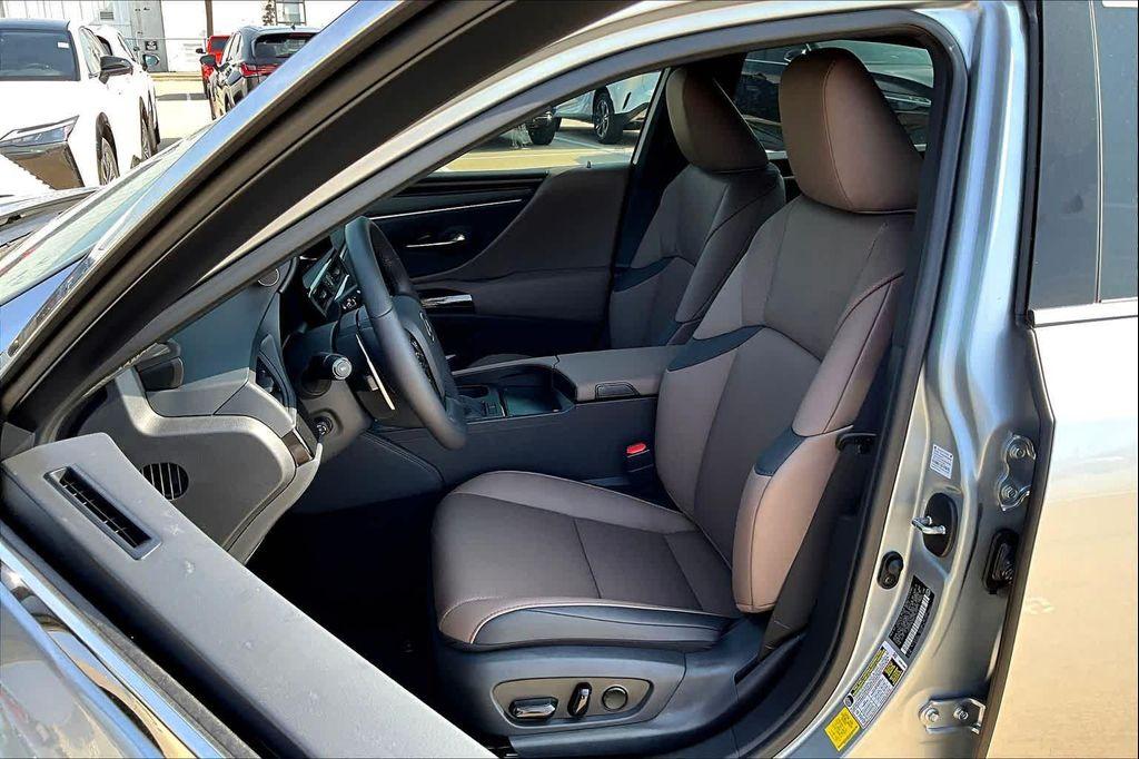 new 2025 Lexus ES 350 car, priced at $50,290