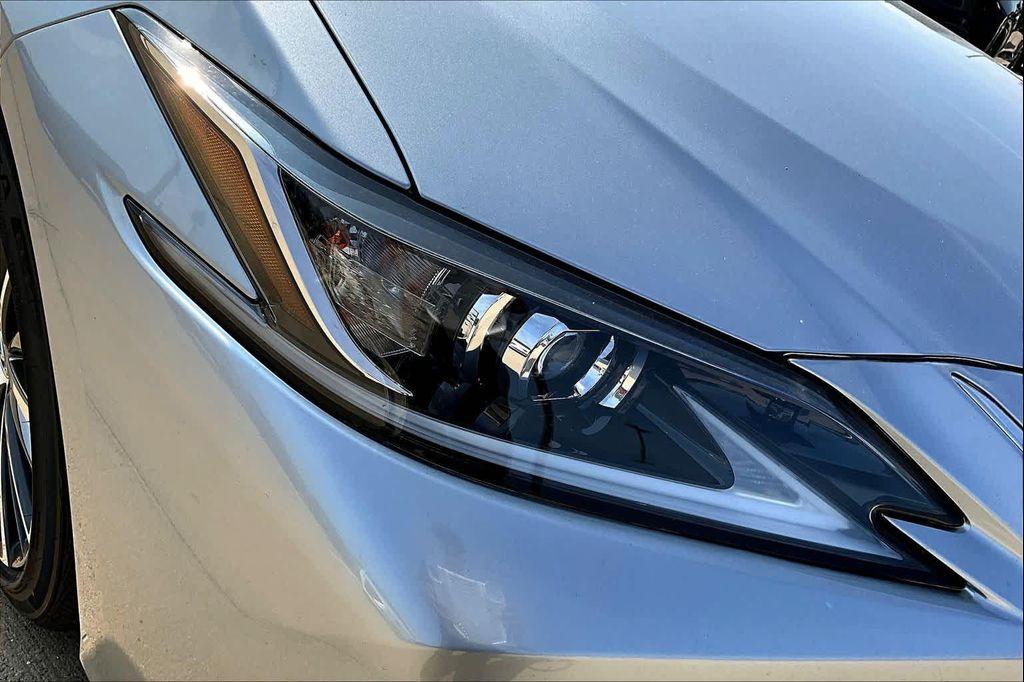 new 2025 Lexus ES 350 car, priced at $50,290
