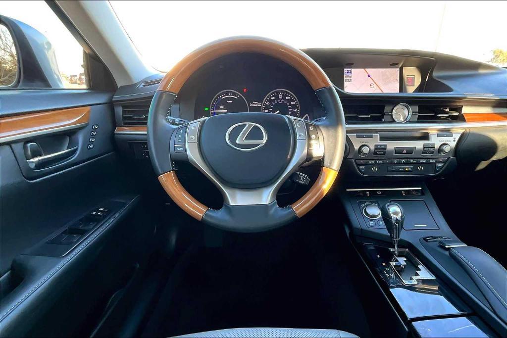 used 2014 Lexus ES 300h car, priced at $15,895