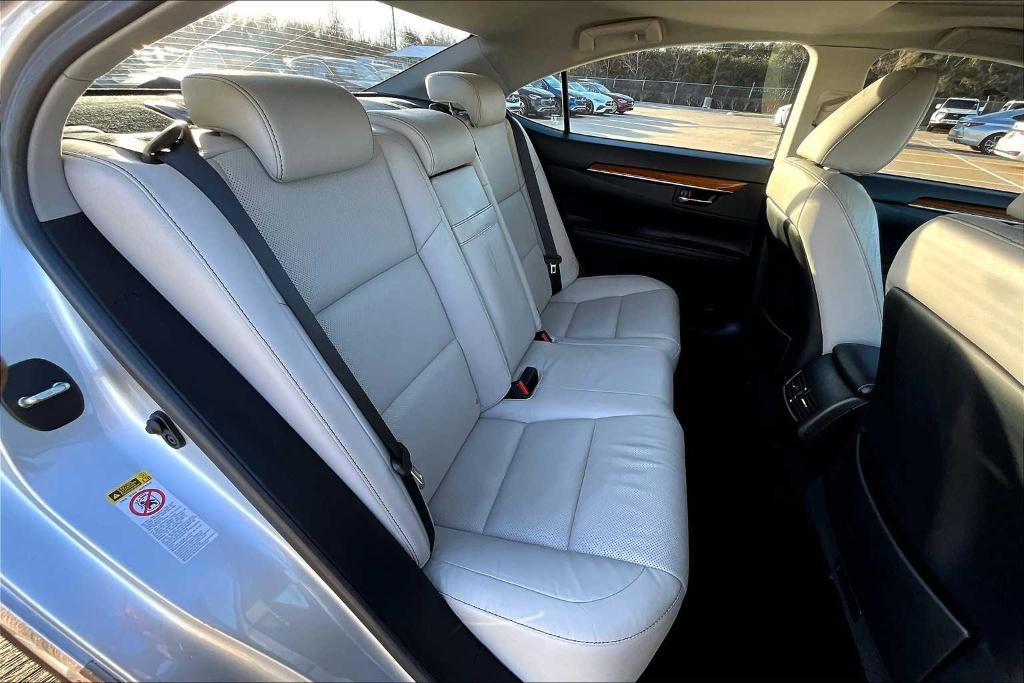 used 2014 Lexus ES 300h car, priced at $15,895