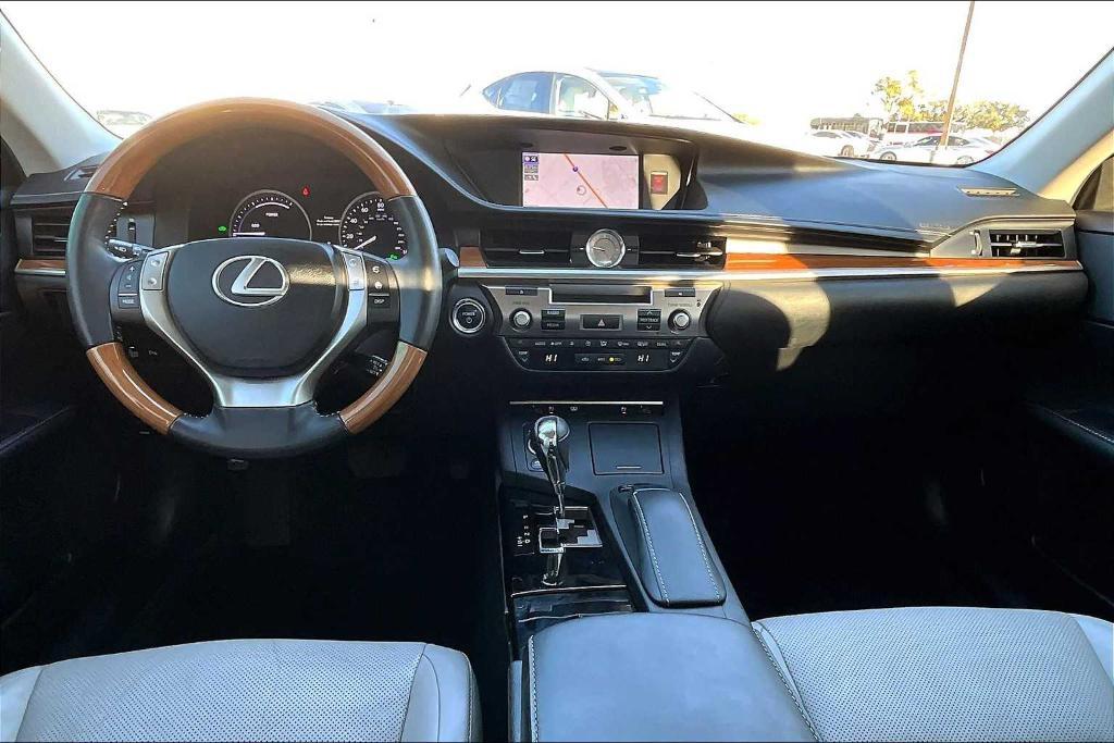 used 2014 Lexus ES 300h car, priced at $15,895