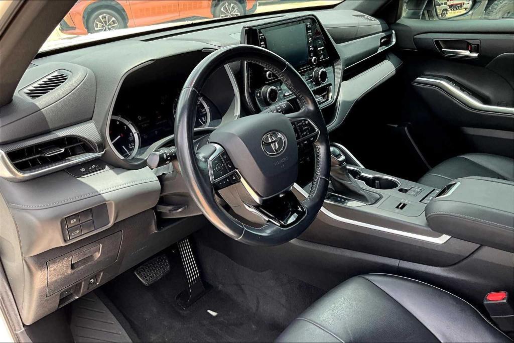 used 2021 Toyota Highlander car, priced at $31,995
