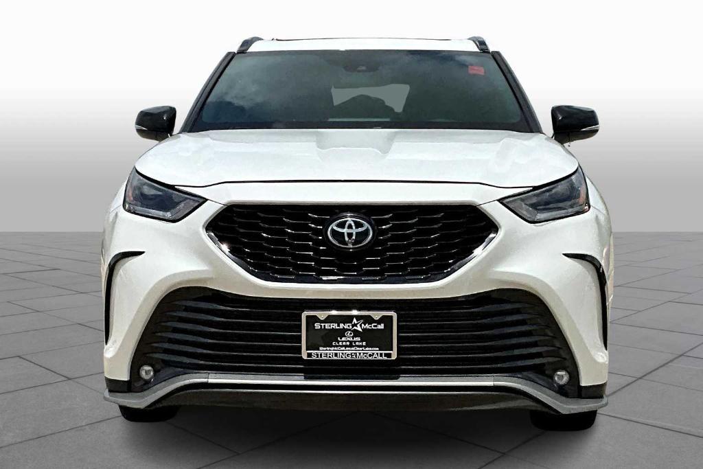 used 2021 Toyota Highlander car, priced at $31,995