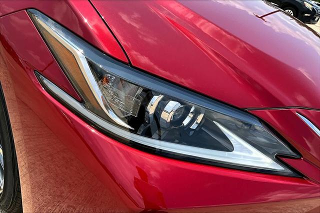 new 2025 Lexus ES 300h car, priced at $51,439