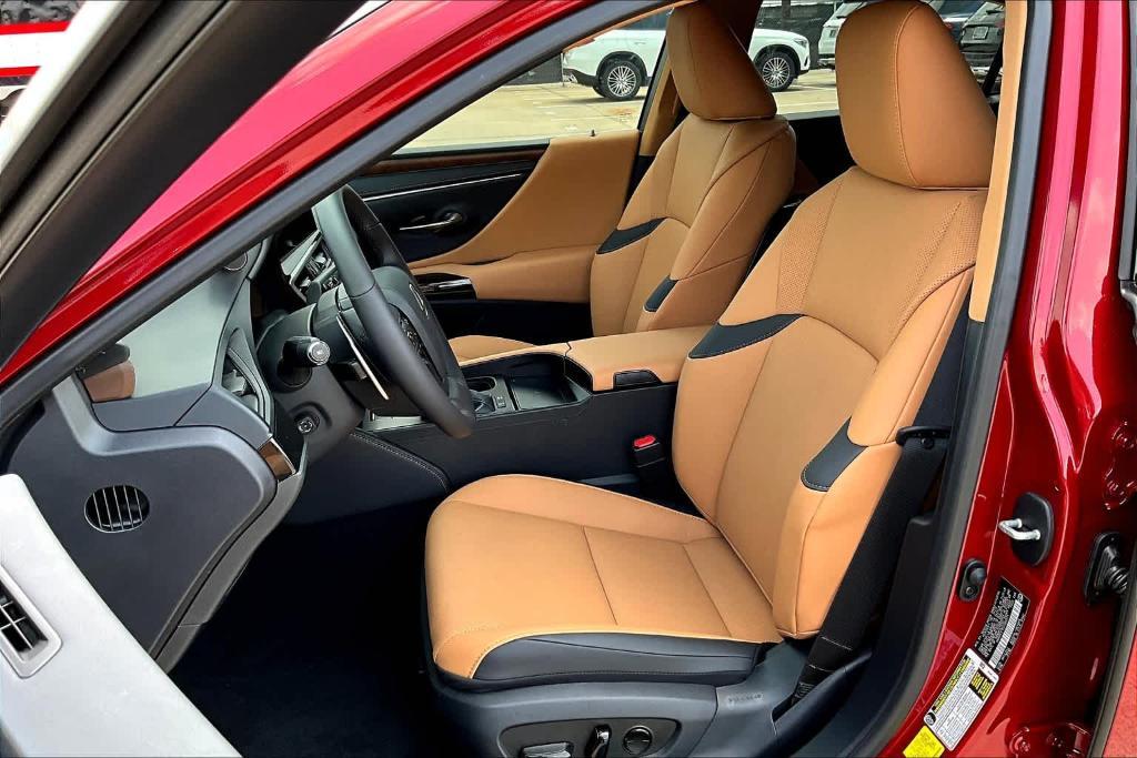 new 2025 Lexus ES 300h car, priced at $51,439