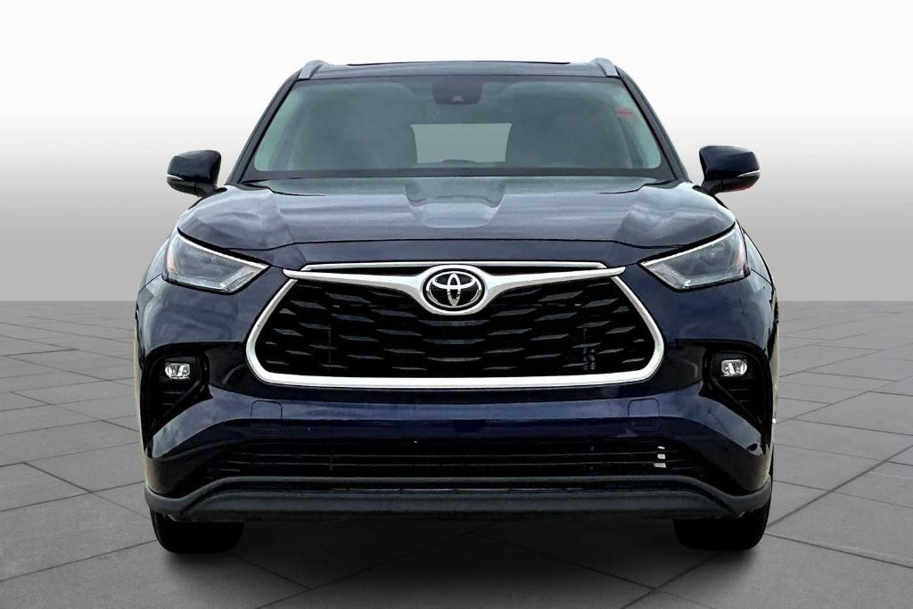 used 2023 Toyota Highlander car, priced at $37,495