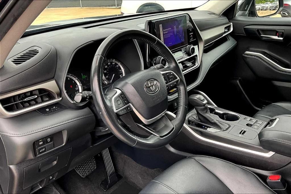 used 2023 Toyota Highlander car, priced at $37,495
