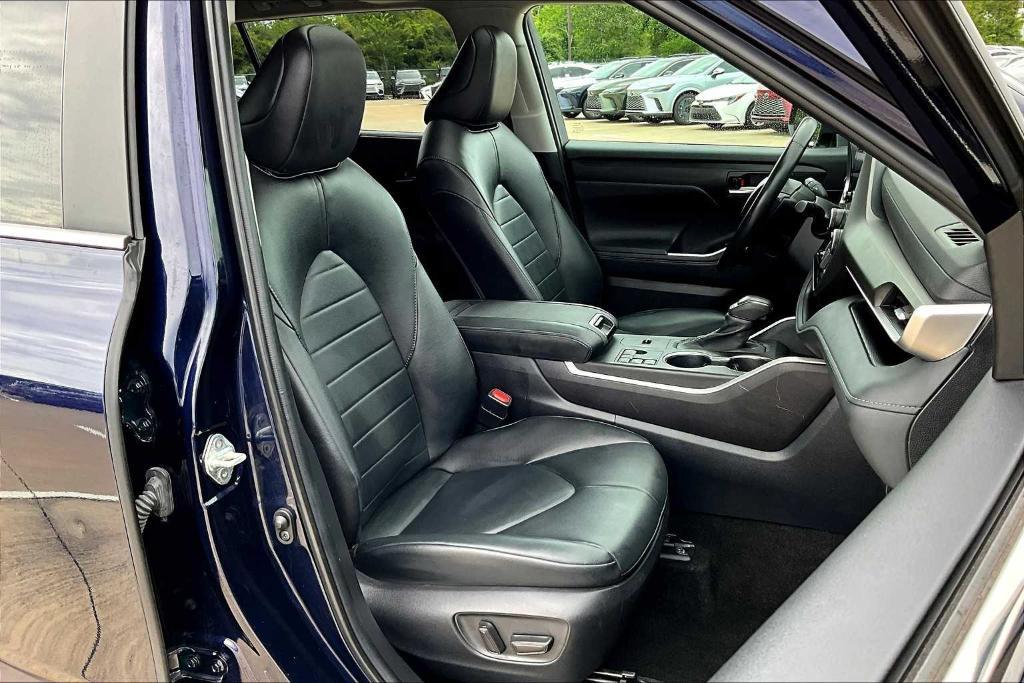 used 2023 Toyota Highlander car, priced at $37,495