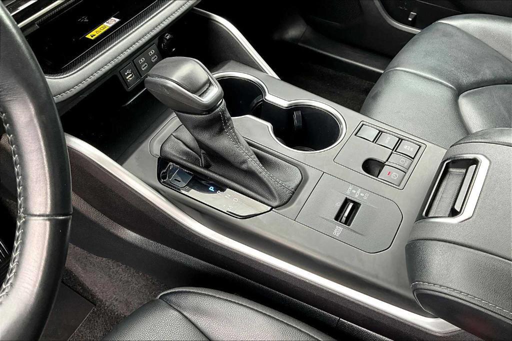 used 2023 Toyota Highlander car, priced at $37,495