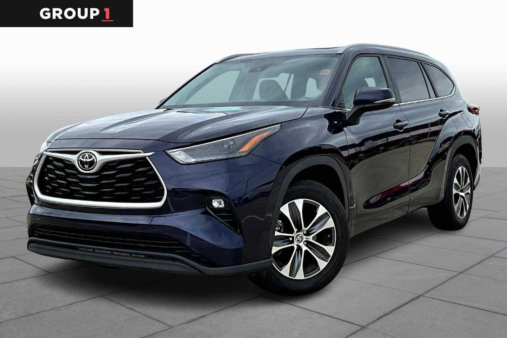 used 2023 Toyota Highlander car, priced at $37,495