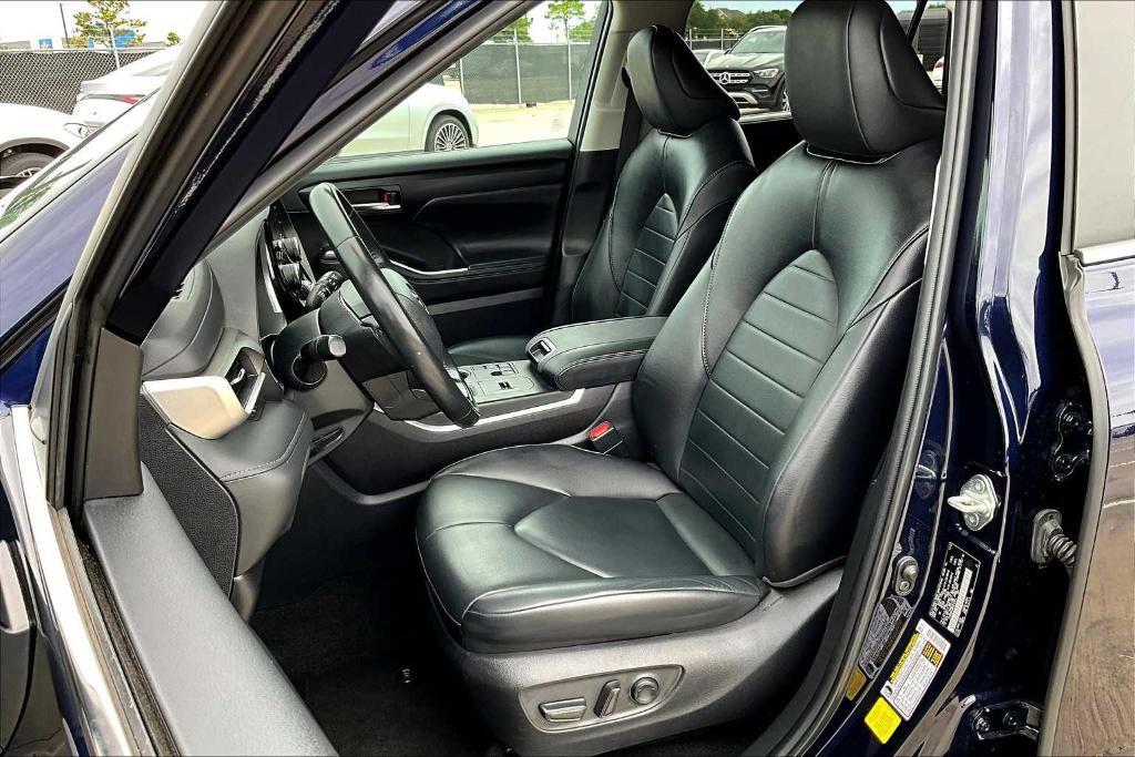 used 2023 Toyota Highlander car, priced at $37,495