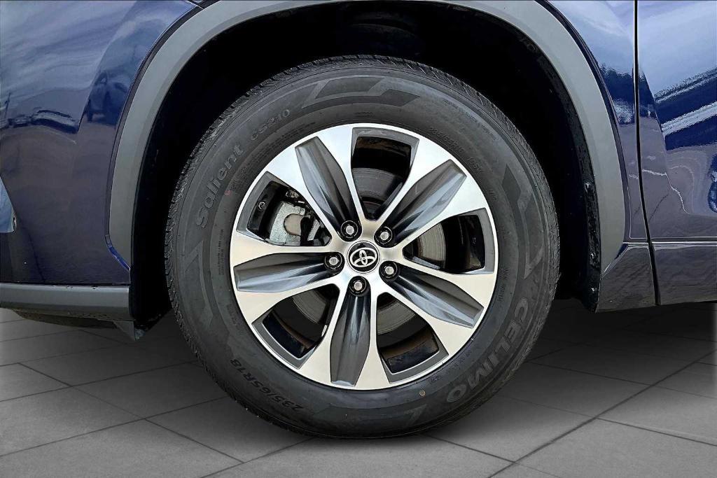 used 2023 Toyota Highlander car, priced at $37,495