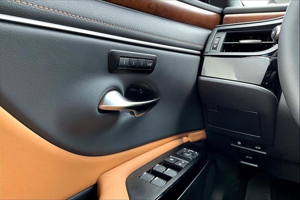 new 2025 Lexus ES 350 car, priced at $49,709
