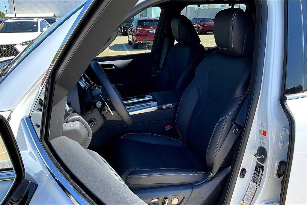 new 2025 Lexus LX 600 car, priced at $120,017