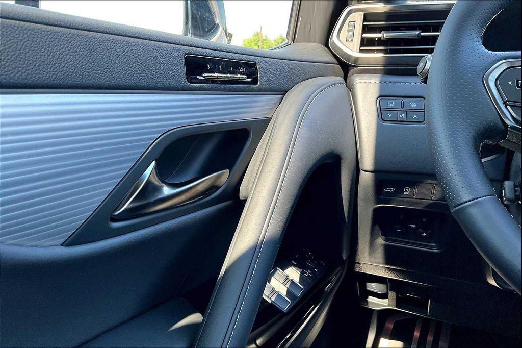 new 2025 Lexus LX 600 car, priced at $120,017