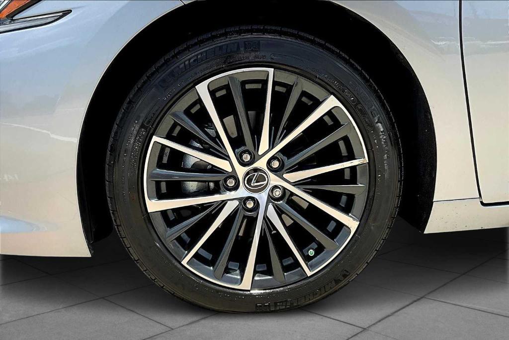 used 2025 Lexus ES 300h car, priced at $49,995
