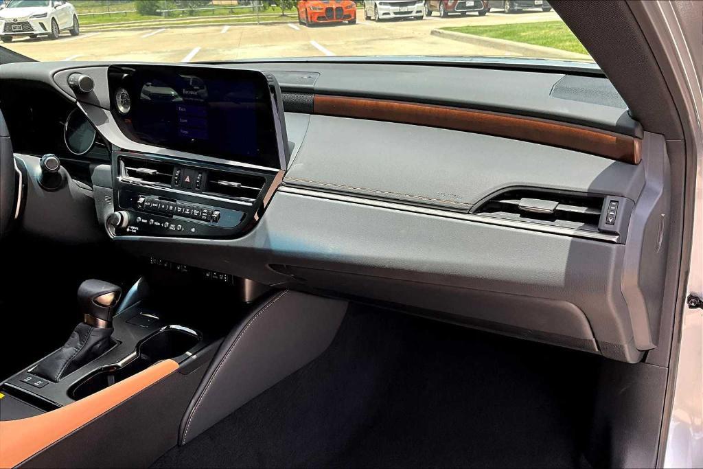 used 2025 Lexus ES 300h car, priced at $49,995