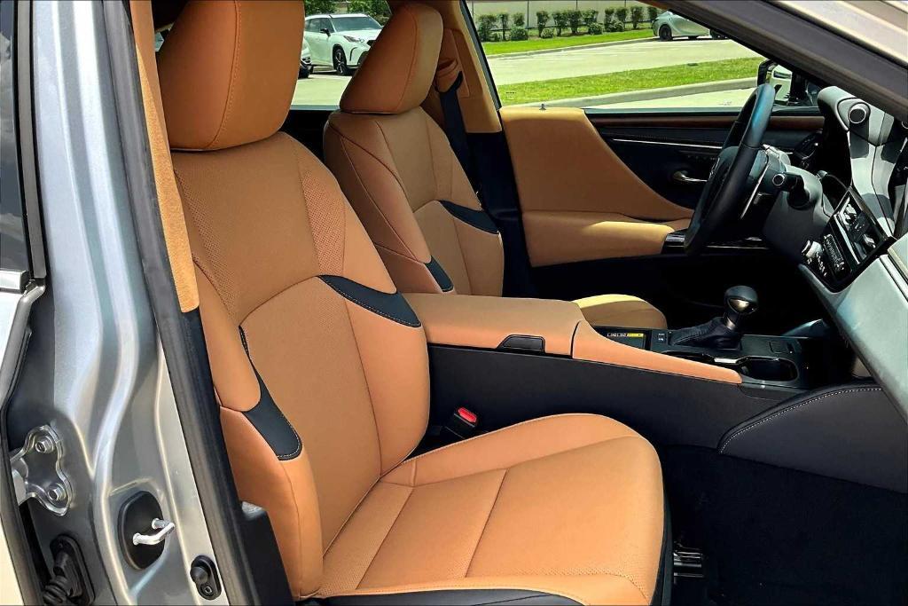 used 2025 Lexus ES 300h car, priced at $49,995