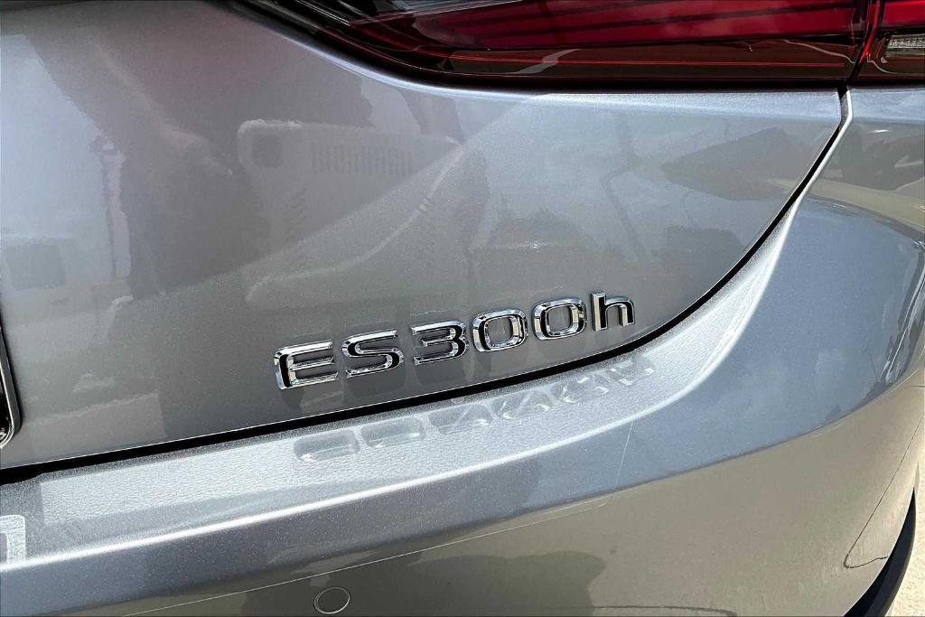 used 2025 Lexus ES 300h car, priced at $49,995