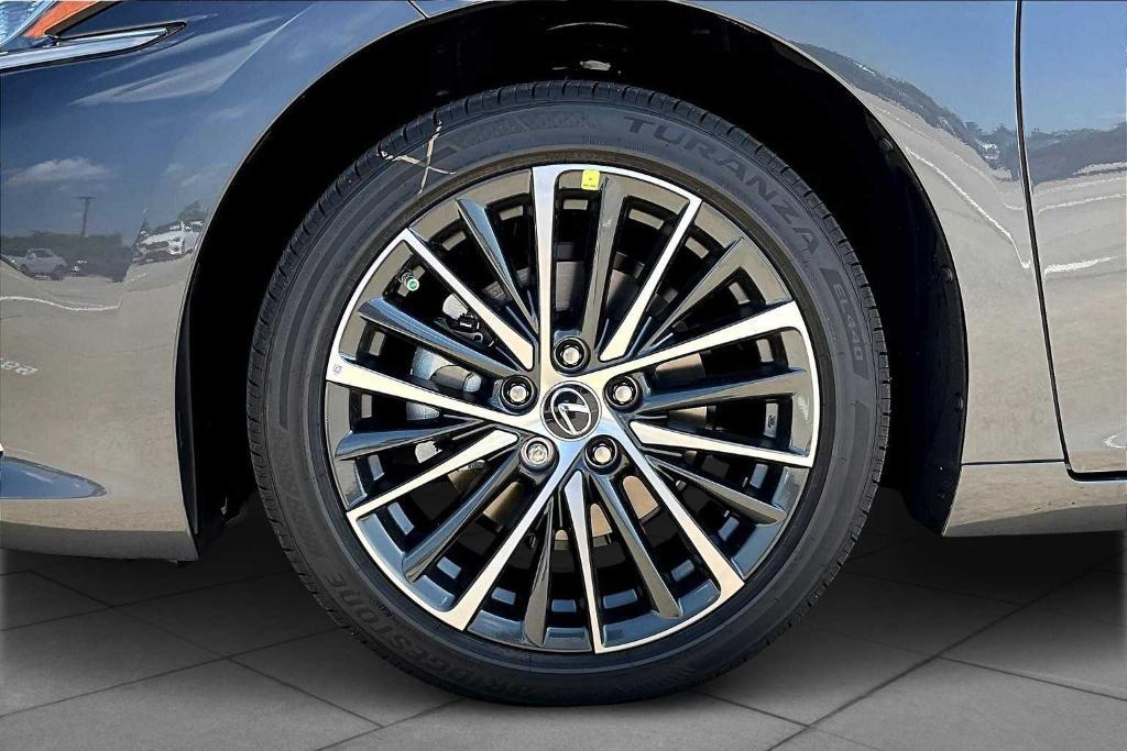 new 2025 Lexus ES 350 car, priced at $51,439