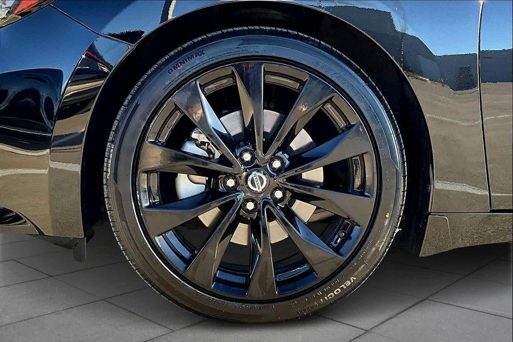 used 2022 Nissan Maxima car, priced at $25,995