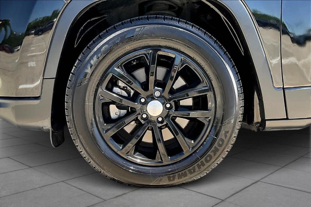 used 2021 Jeep Cherokee car, priced at $16,495