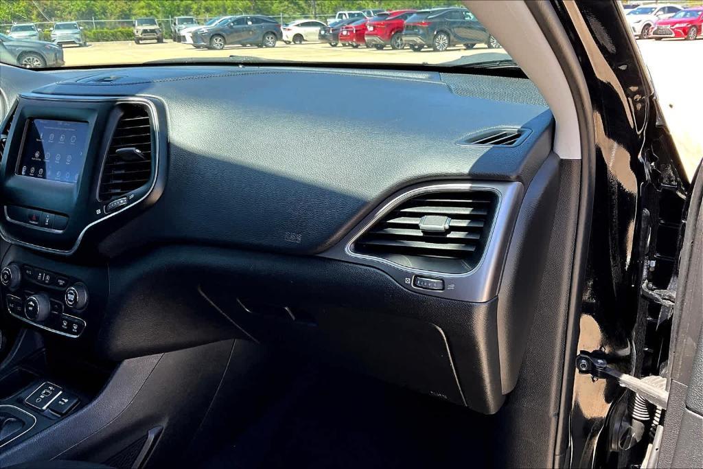 used 2021 Jeep Cherokee car, priced at $16,495
