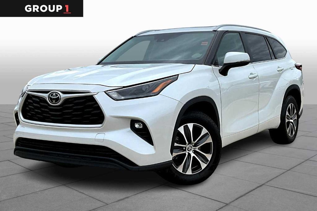 used 2023 Toyota Highlander car, priced at $36,895