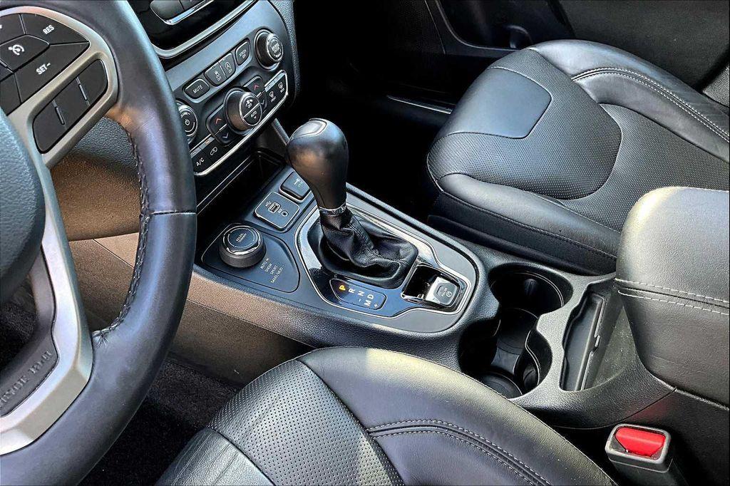 used 2019 Jeep Cherokee car, priced at $18,995
