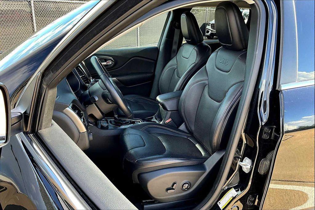 used 2019 Jeep Cherokee car, priced at $18,995