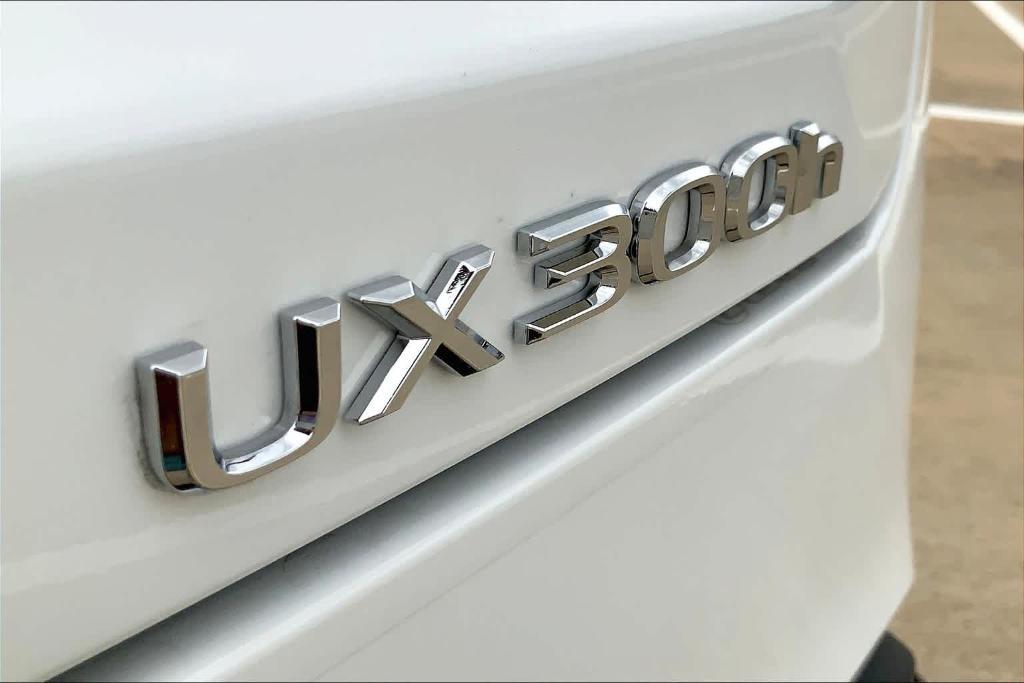 new 2025 Lexus UX 300h car, priced at $43,205
