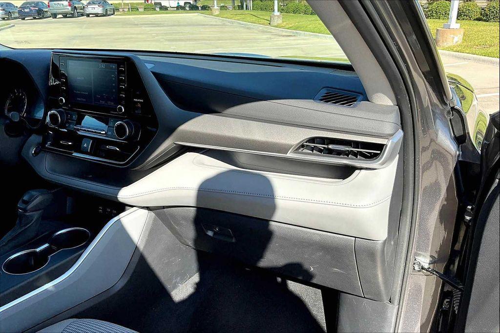 used 2022 Toyota Highlander car, priced at $25,995