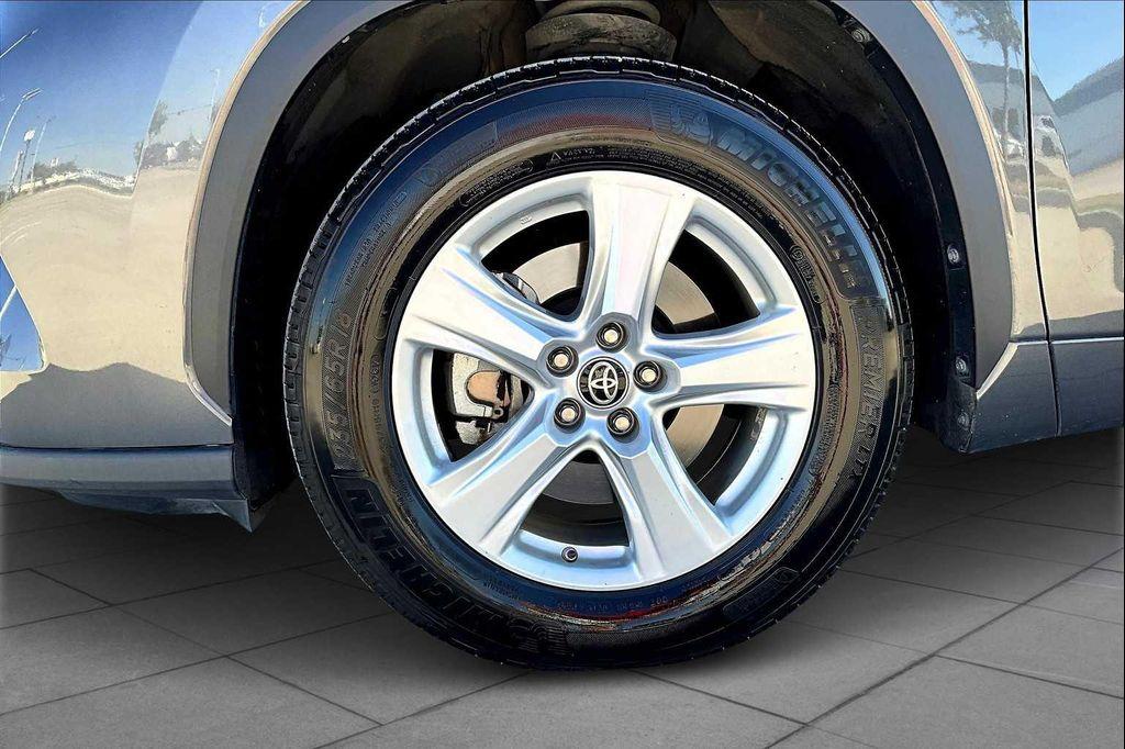used 2022 Toyota Highlander car, priced at $25,995