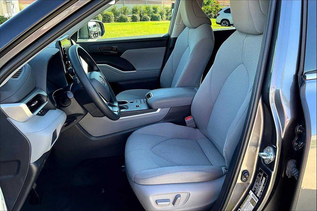 used 2022 Toyota Highlander car, priced at $25,995